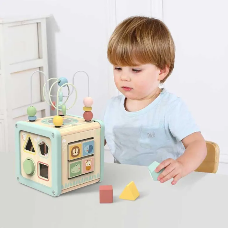 Aktivitetskub med kulbana i trä med roliga funktioner Tooky Toy