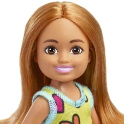 Barbie Chelsea Docka med klänning HNY57