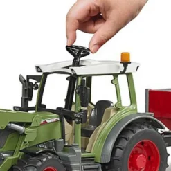 Bruder Fendt 211 Vario Traktor med skopa och vagn 02182
