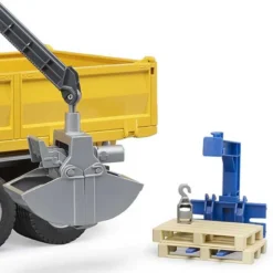 Bruder Scania Super 560R Lastbil med lyftkran och tillbehör 03551