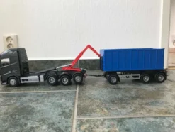 Emek Volvo FH16/750 Lastbil med Tridem Lastväxlare och Släp