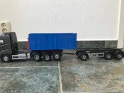 Emek Volvo FH16/750 Lastbil med Tridem Lastväxlare och Släp