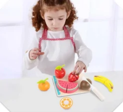 Leksaksmat delbara frukter med skärbräda och träkniv Tooky Toy