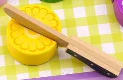 Leksaksmat delbara grönsaker i trä med skärbräda Tooky Toy