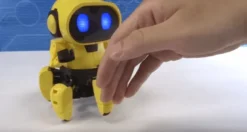 Leksaksrobot Tobbie med rörelsesensor