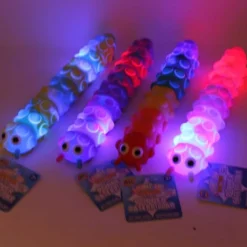 Lysande larv Push Pop suction 3D Caterpillar med sugproppar, Pop It och ljus