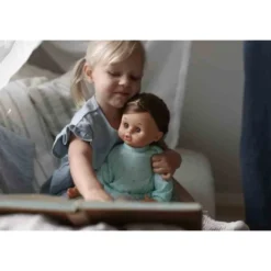 Skrållan Mörkt Hår 45 cm Taldocka