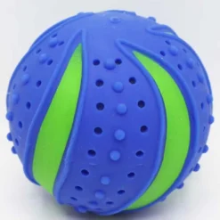 1 st. Vattenboll som studsar på vattnet och sprutar ut vatten 8 cm